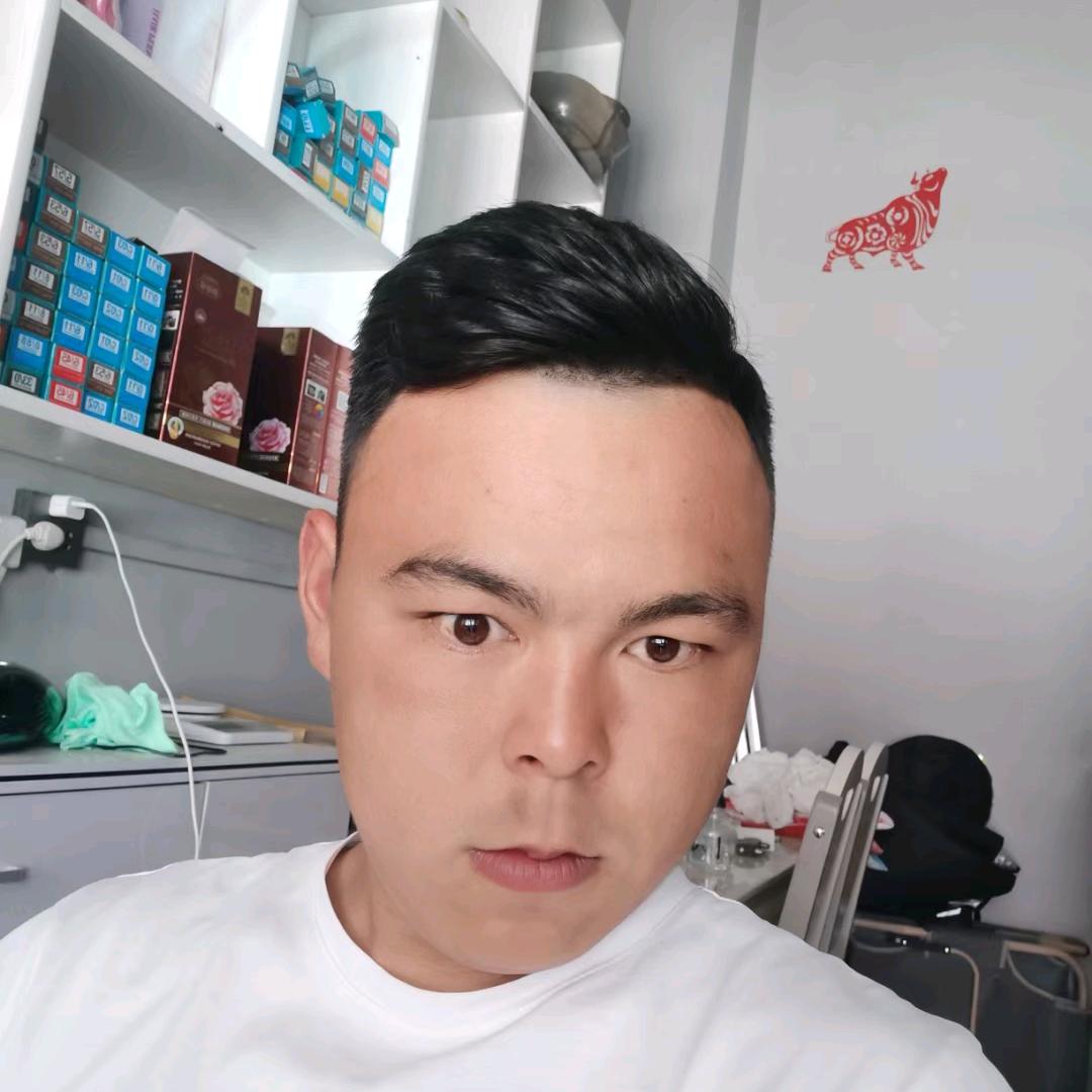 小帅哥