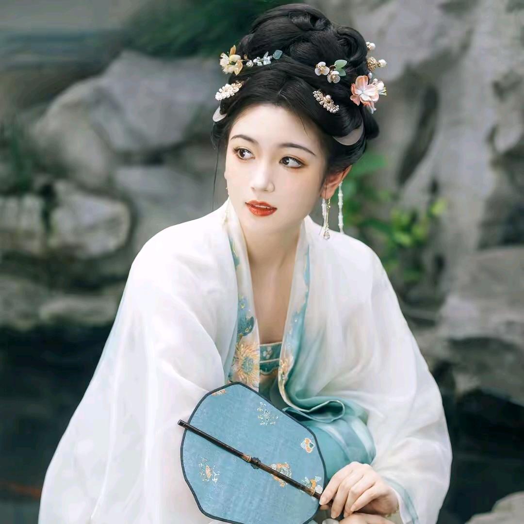 美丽的姑娘在远方