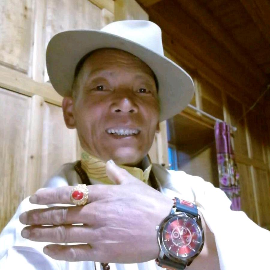 香格里拉开心爷爷。