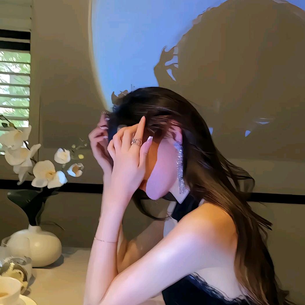 卷毛女孩