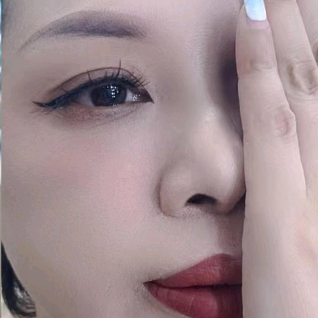 卡卡复古衣橱