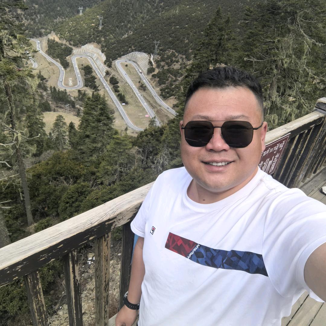 伊旗车驰二手车（伟哥）