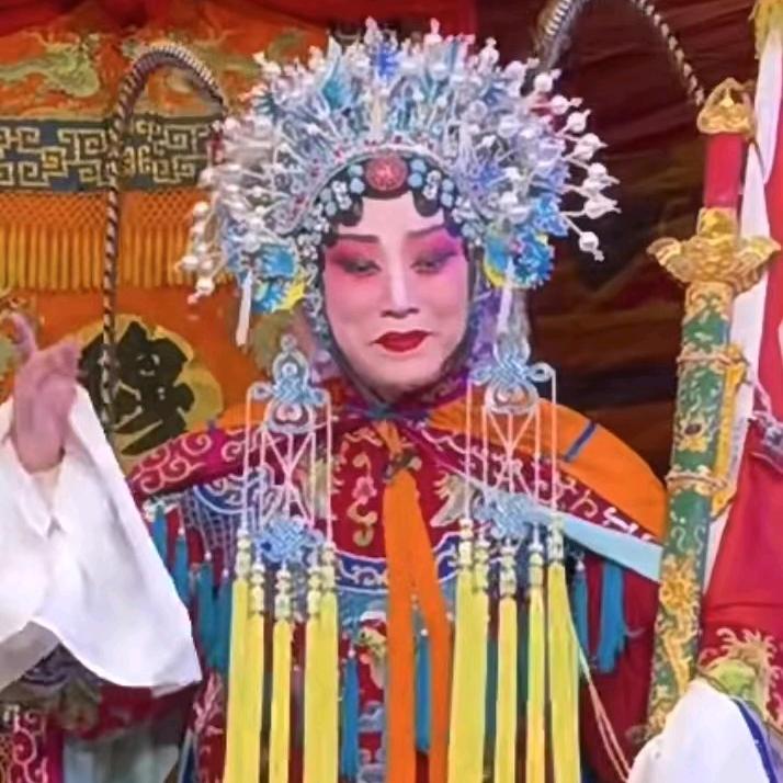 冯姐爱唱戏，晚上8点半开播