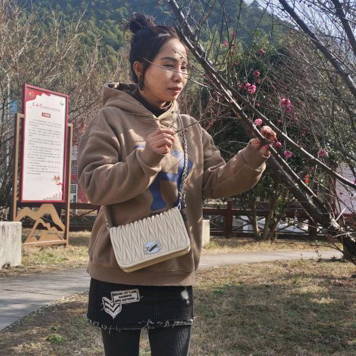 藏着的只是眼泪