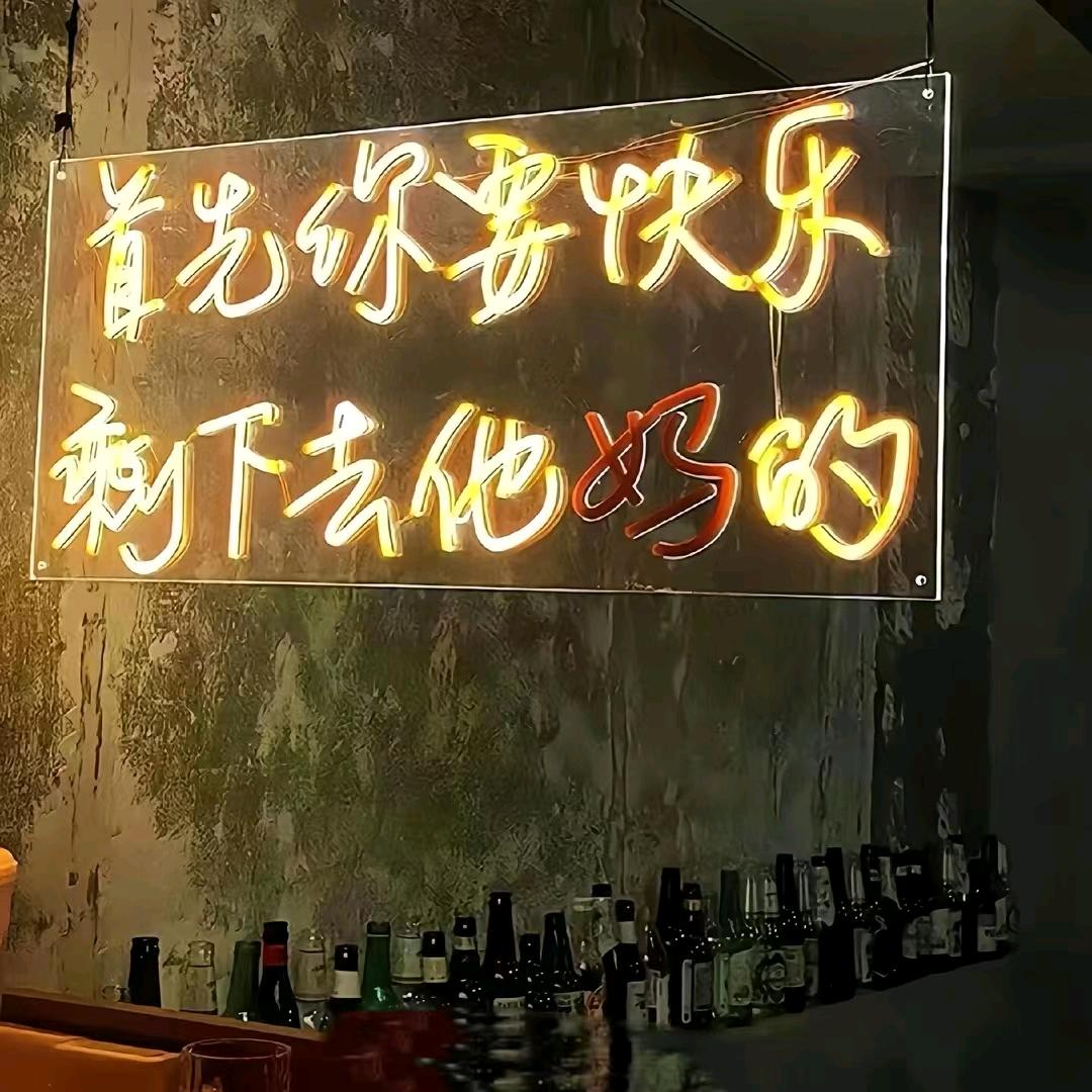 玩扳子的小伙