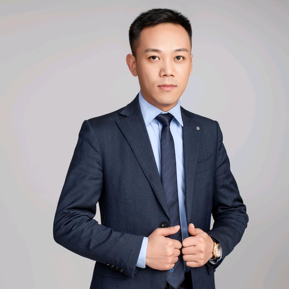 慎独.覃正亚