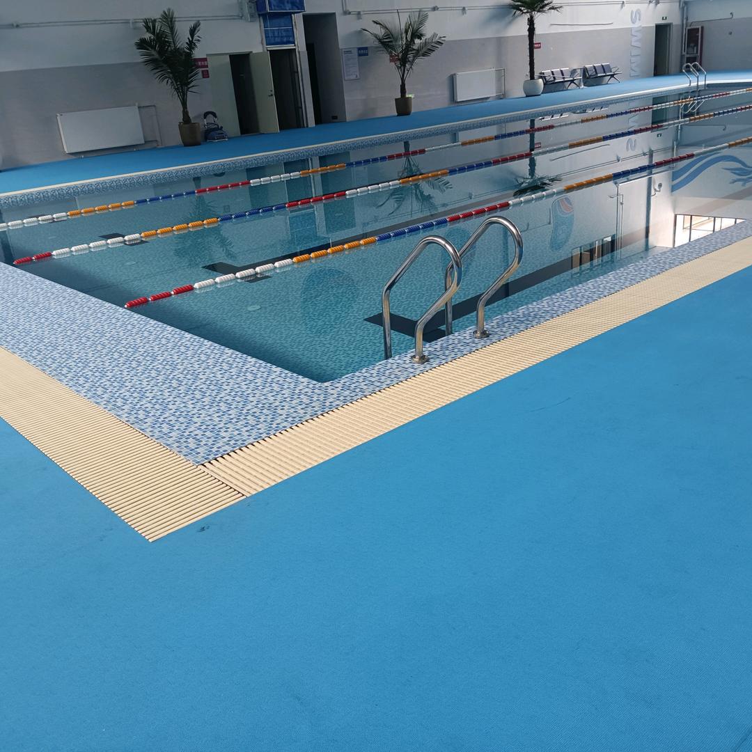 泳池胶膜与泳池防滑地板施工安装