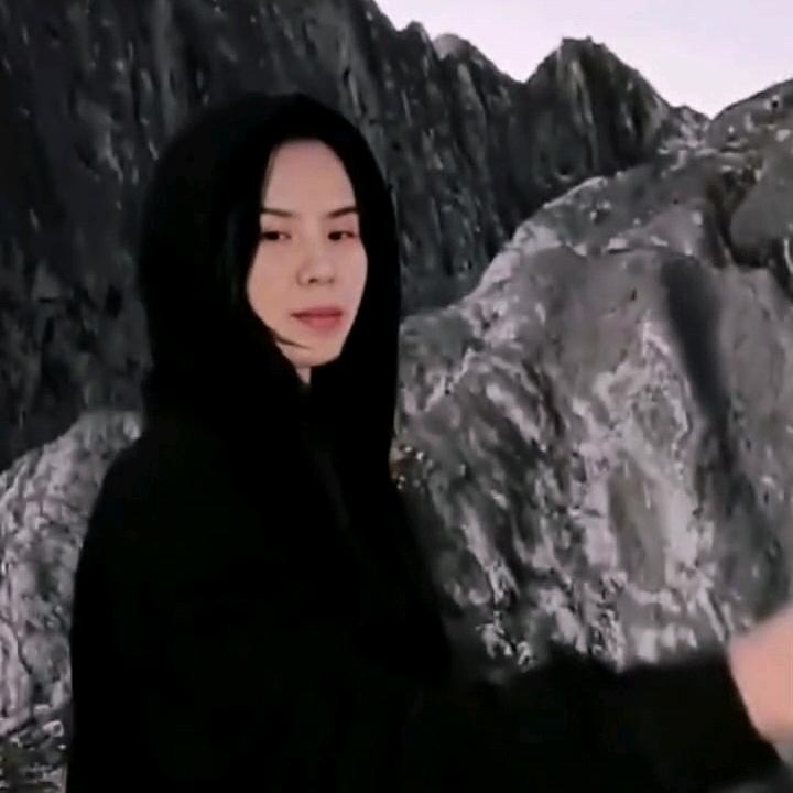 雨送黄昏花易落