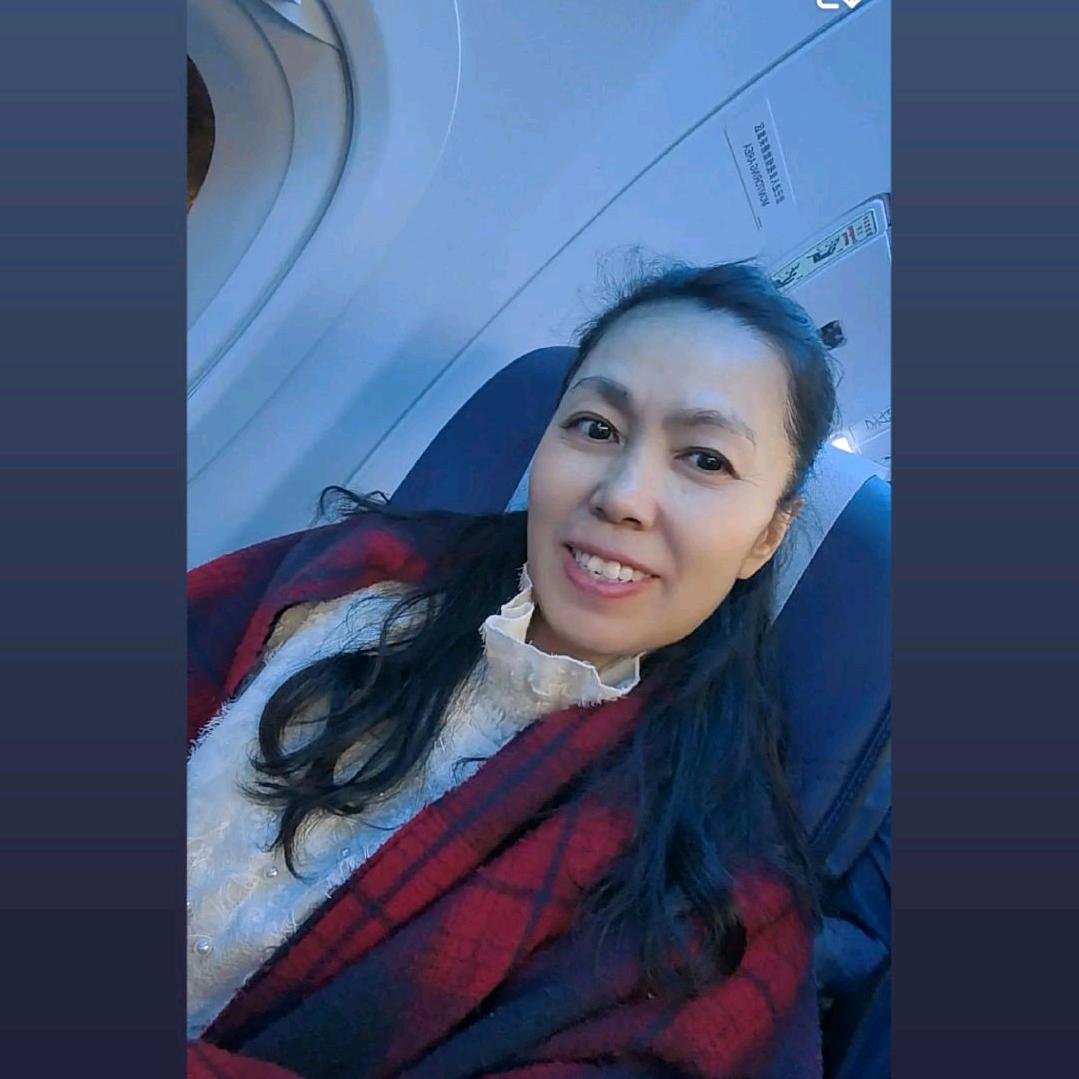 英姐，首播筹备中.无声卡唱歌🎤聊天带货
