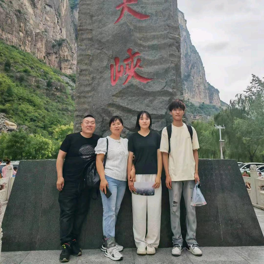 长泰园西门面《耿瑞饺子馆欢迎您》