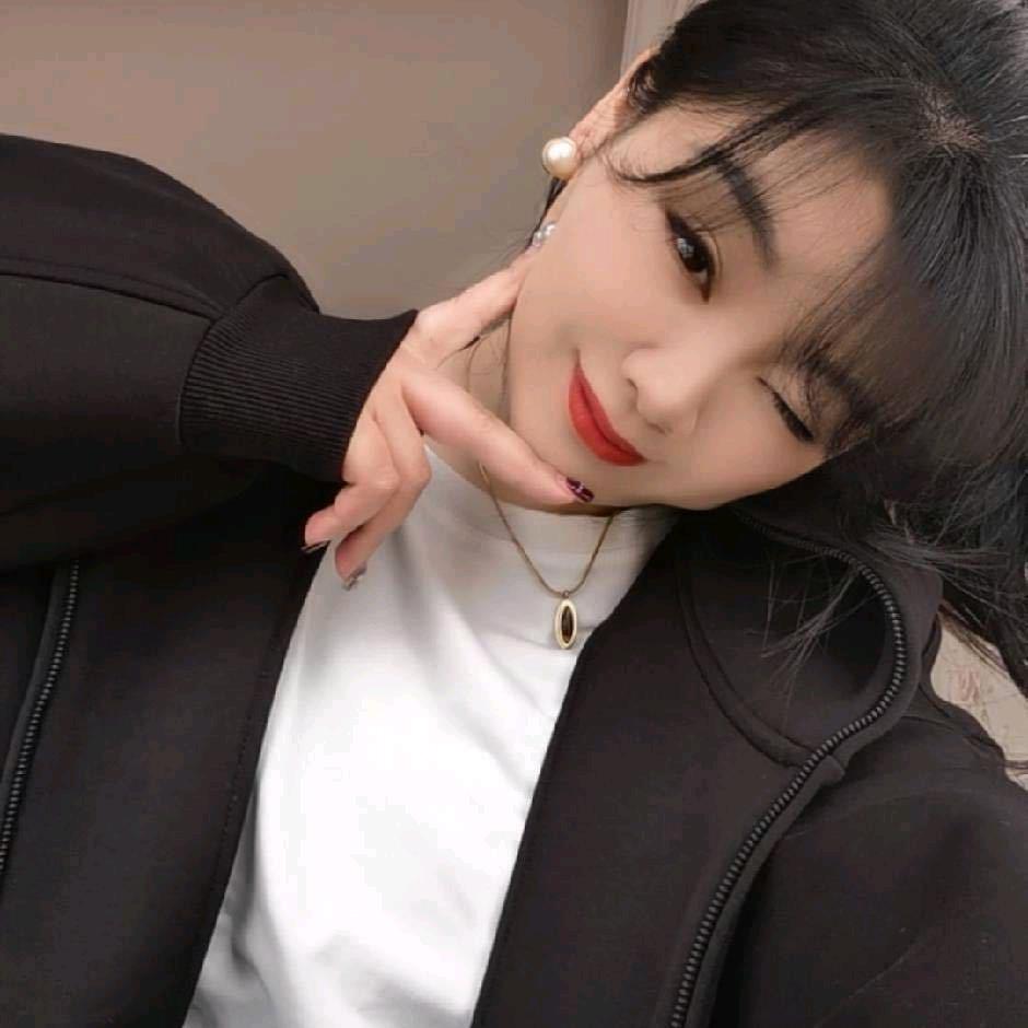 岑河.我们的店女装，主理人霞姐姐