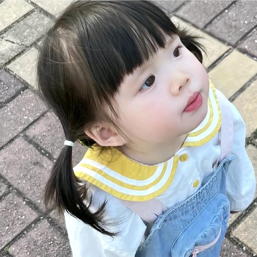 腼腆小美