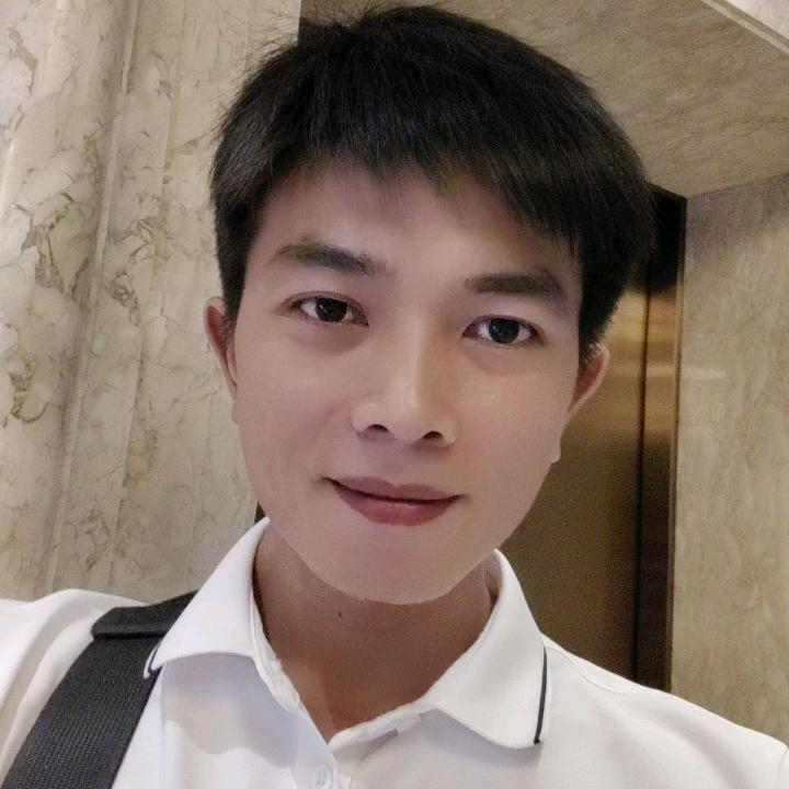 氢阳游泳健身店长-大亮