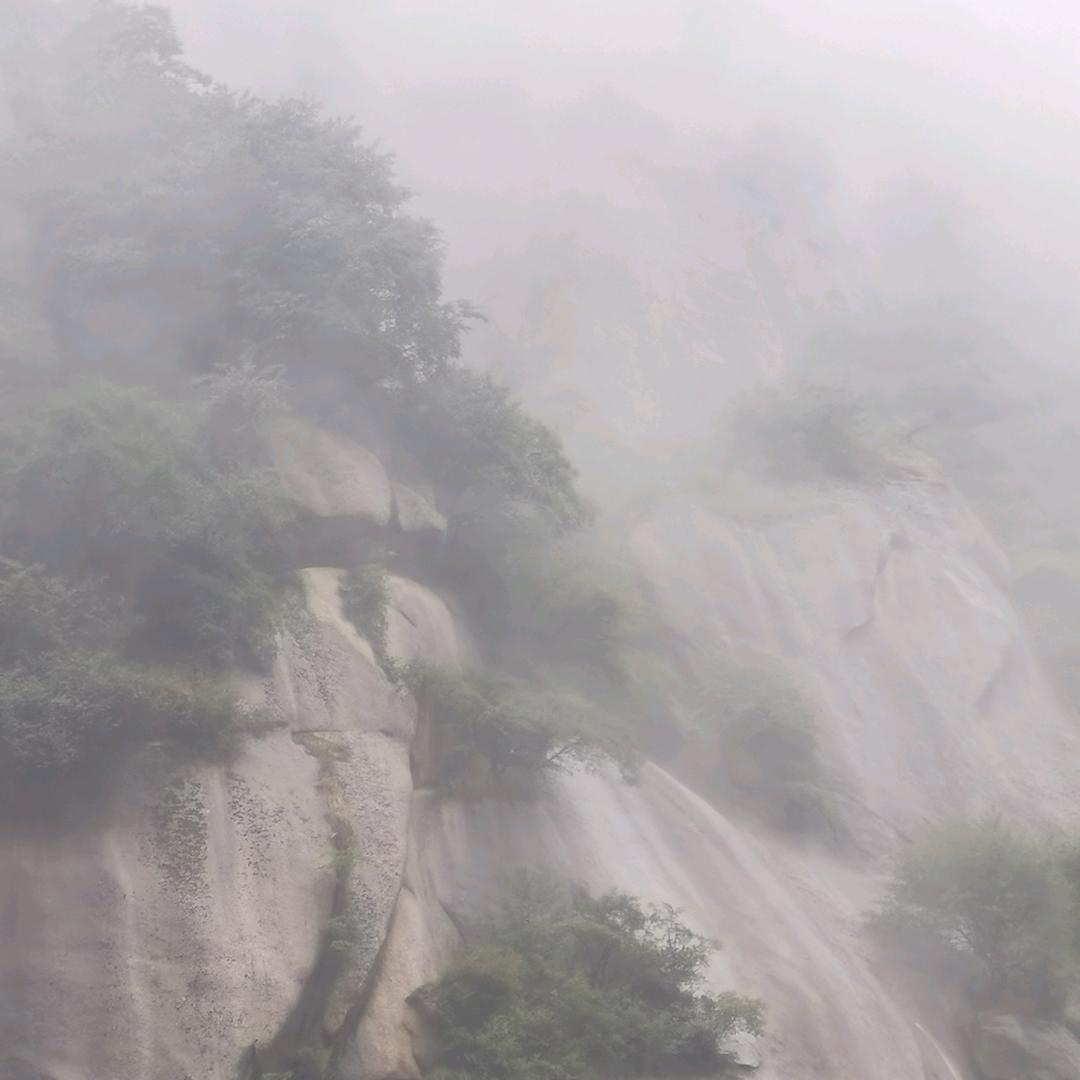 小龙挖机拆除绳锯切割废旧物资回收