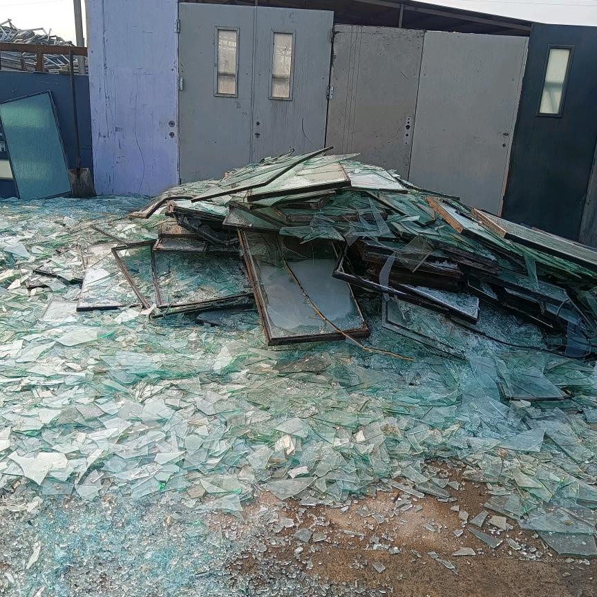 小杨收废品收废玻璃