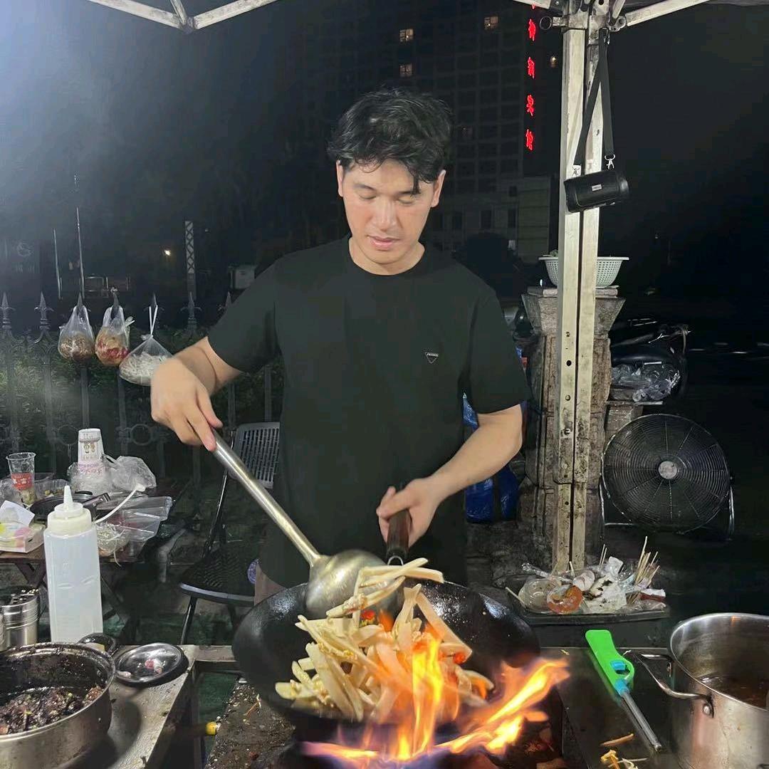 柳钢六点炒粉小覃哥