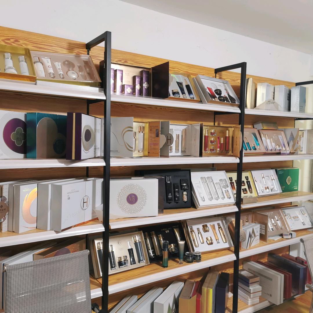 凌婷娜化妆品总仓批发