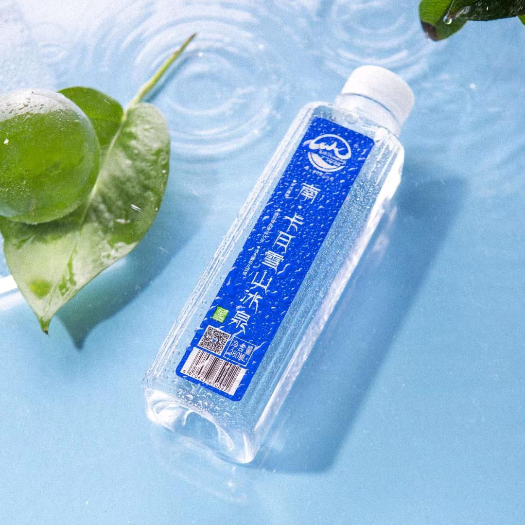 南·卡日雪山冰泉