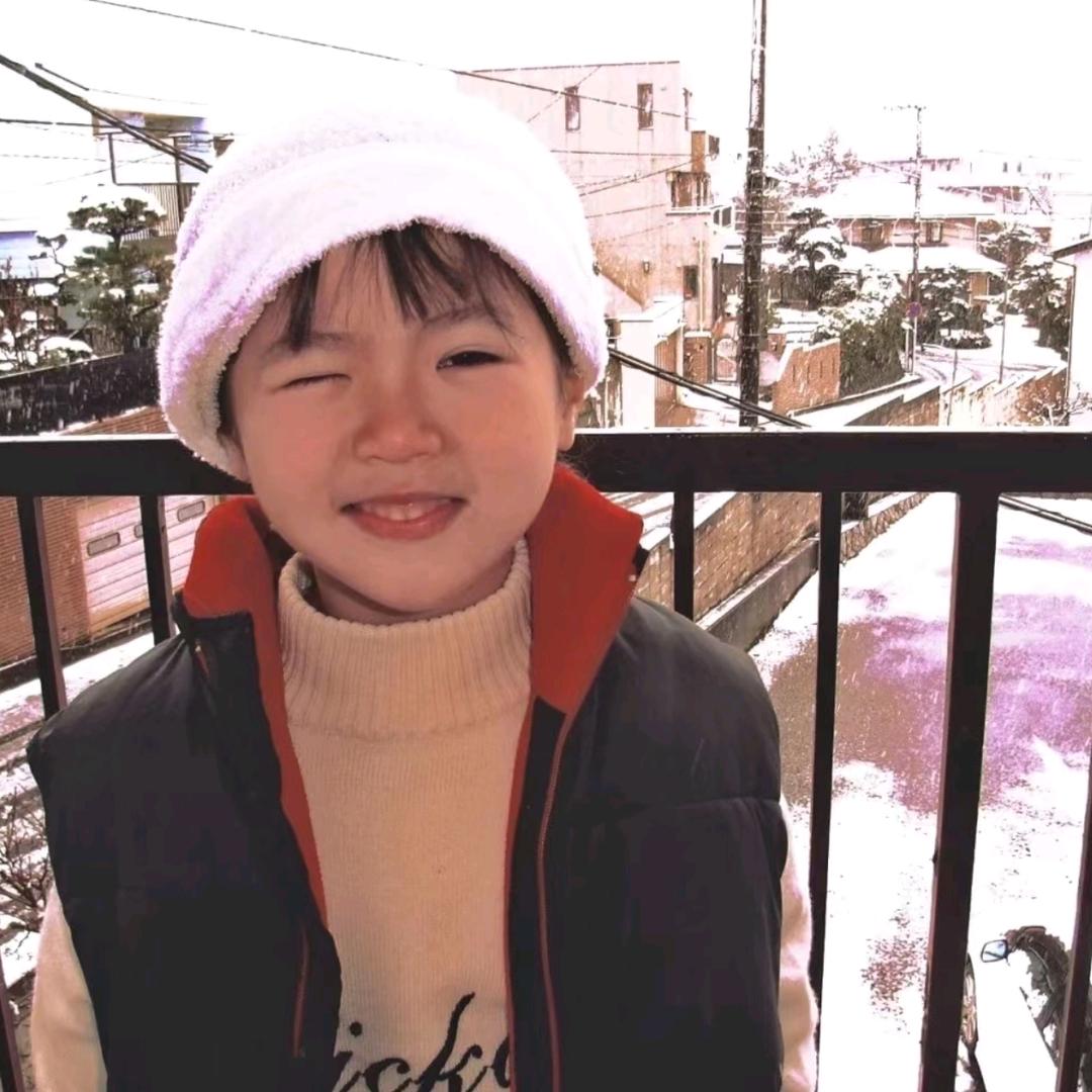 苹果肌爱吹泡泡