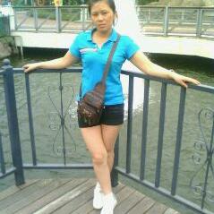 摆地摊的女汉子