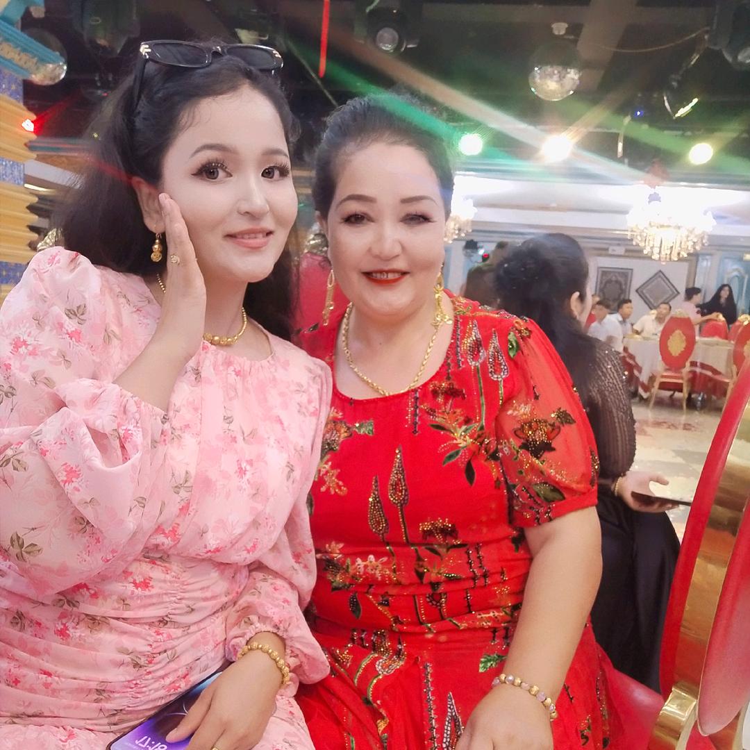 新疆胖阿姨的缝纫技术