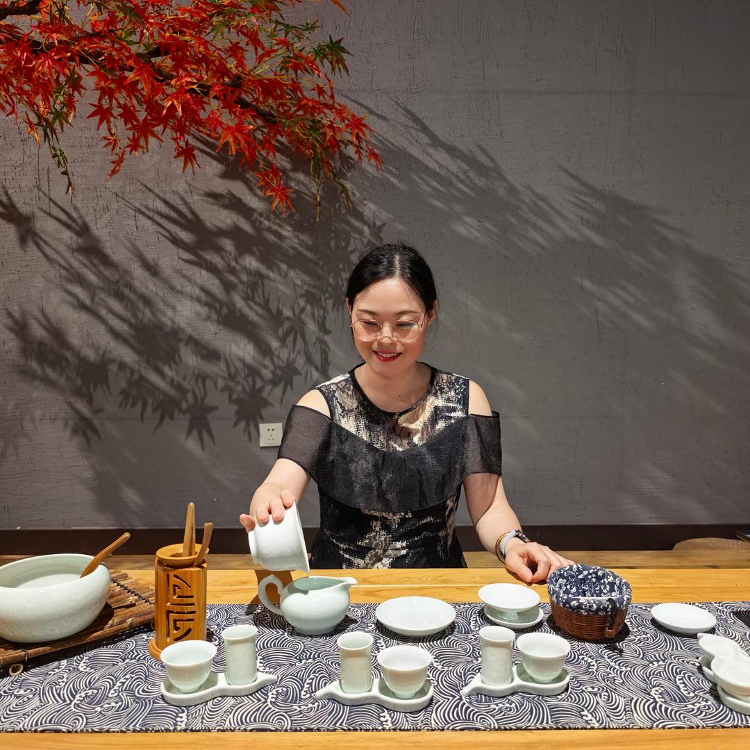 利川正宗景德镇瓷器店（国瓷红叶）