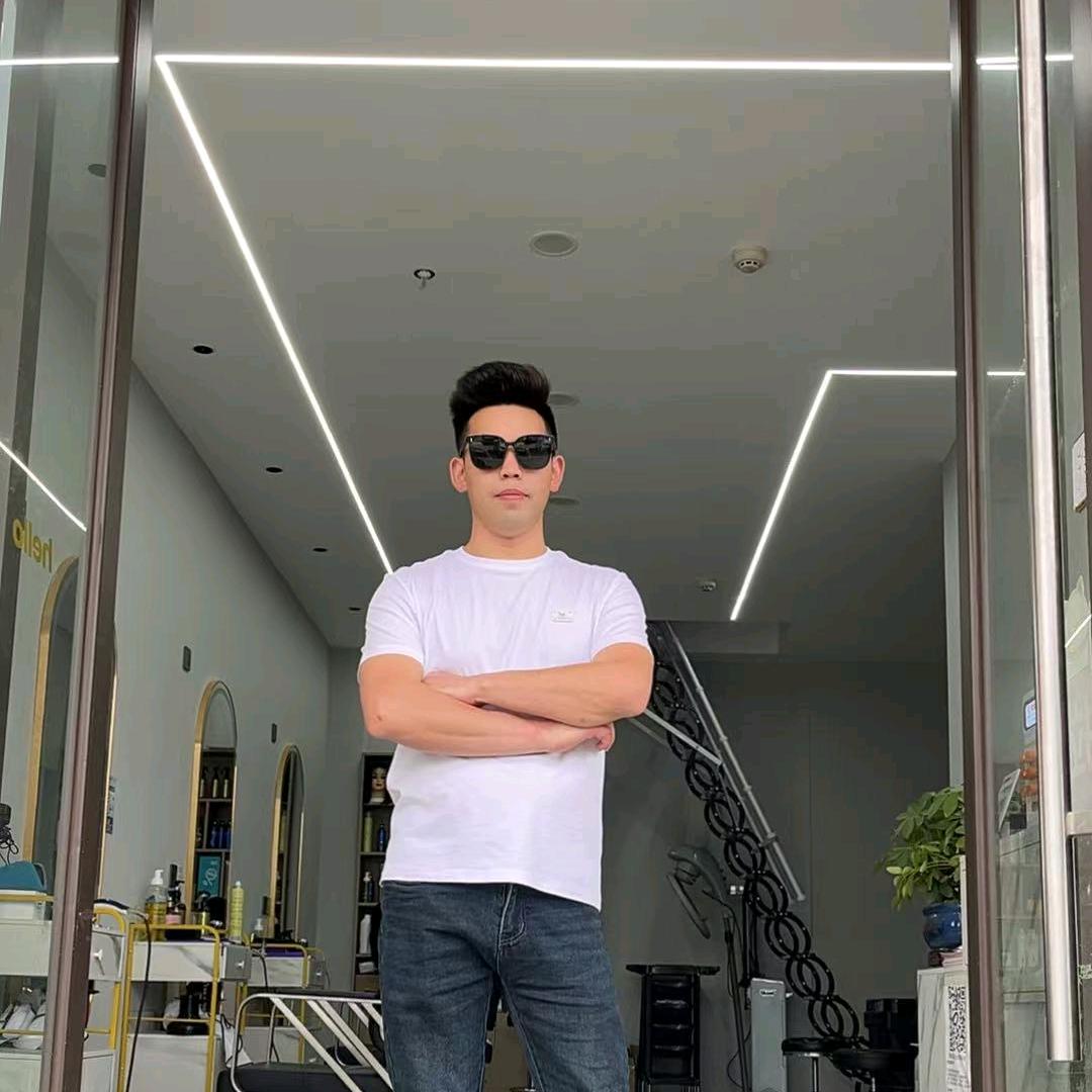 利川珑城发丝✂️刘