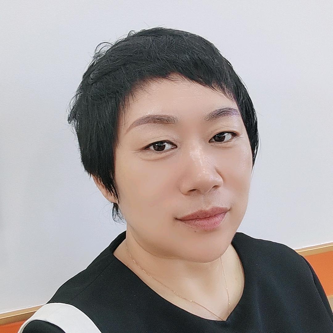 英子
