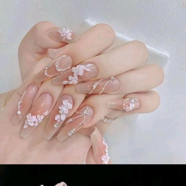 是.化妆美甲师呀，@巧