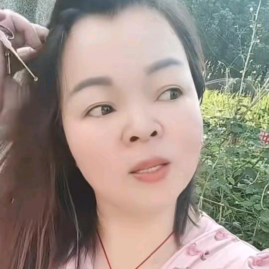 苗族阿娇（离异没小孩在身边）