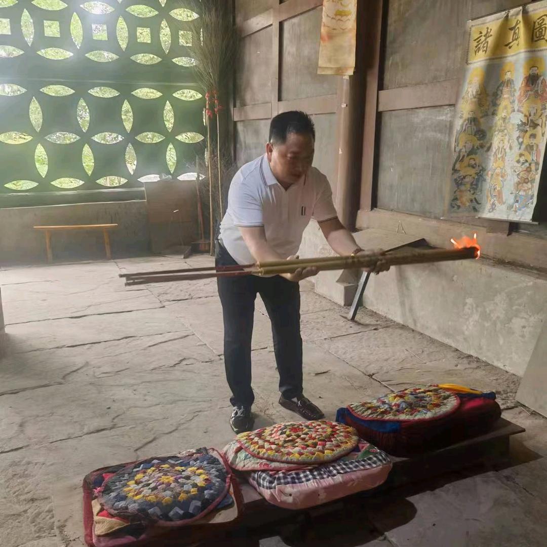 华戈汽车销售有限公司，冷文平