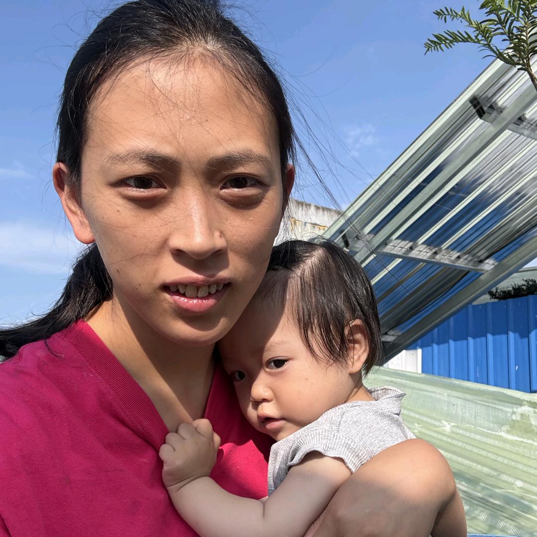 小梅在农村、