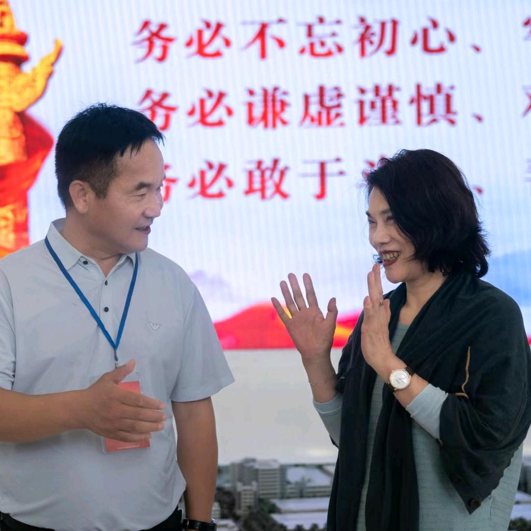 浪莎集团总裁范中奕