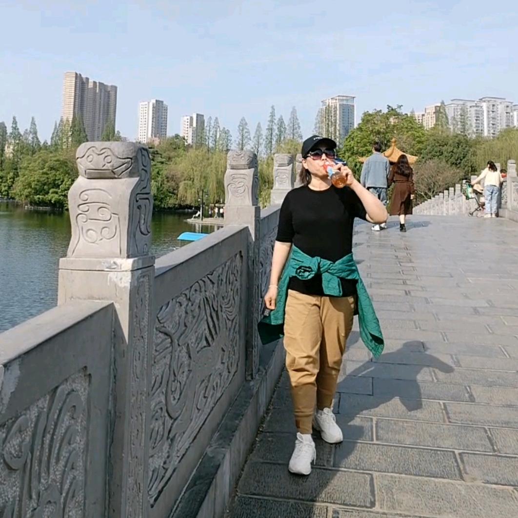 岩岩棉花糖