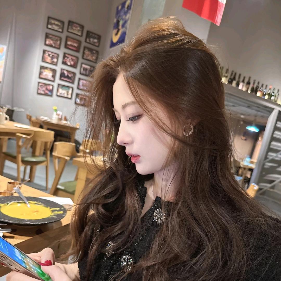 在武汉聊金融的美女