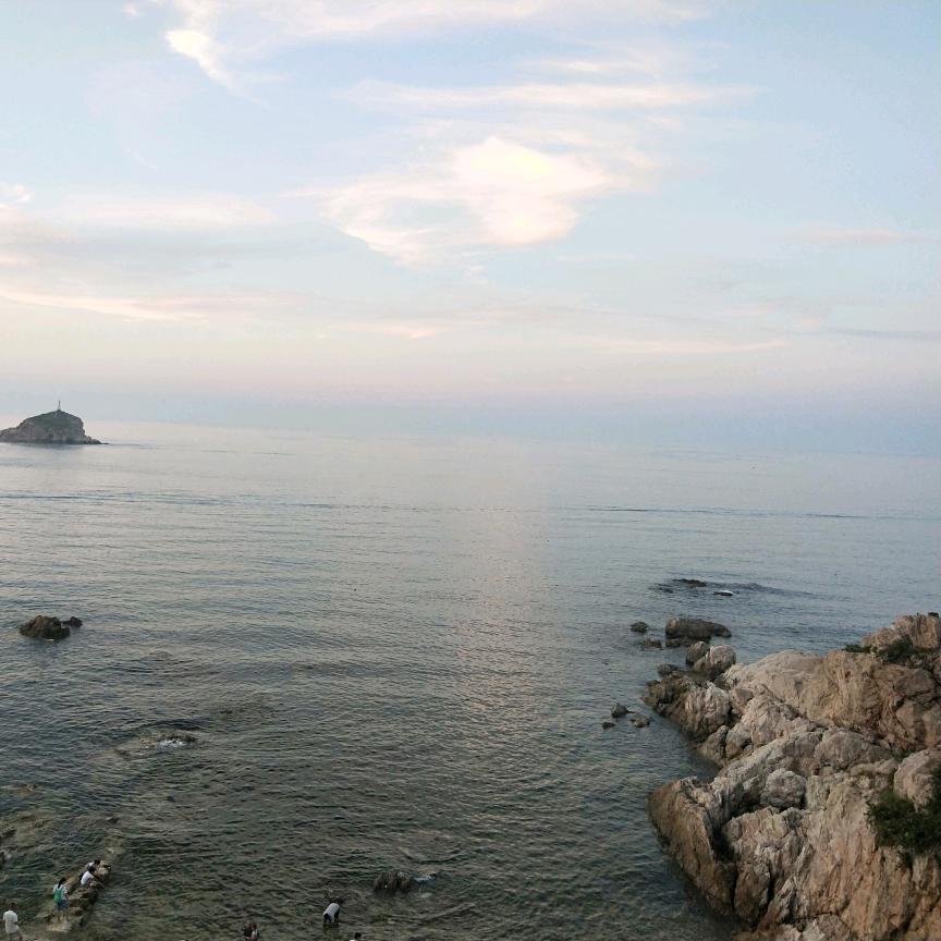 经营这一家墙布窗帘店