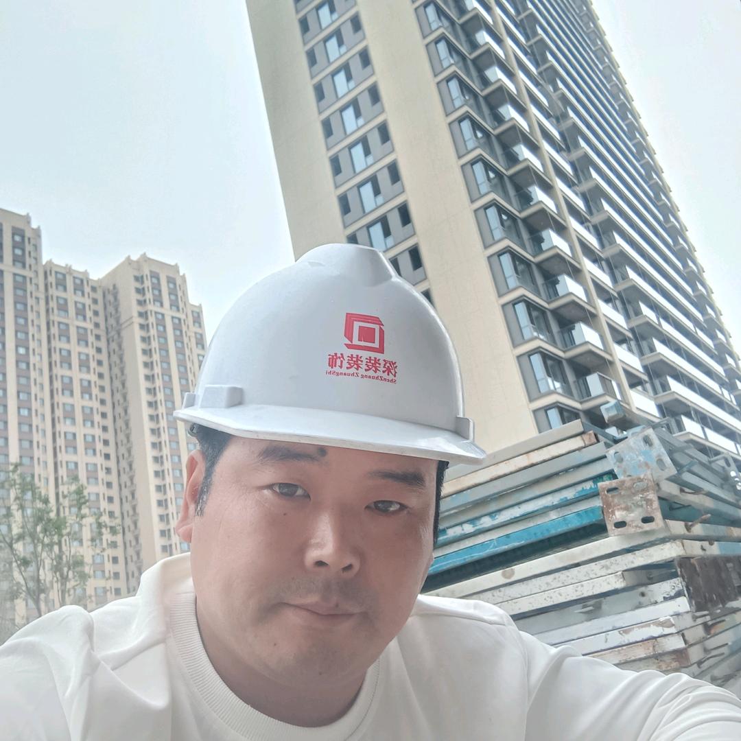 工地一哥   苗岗