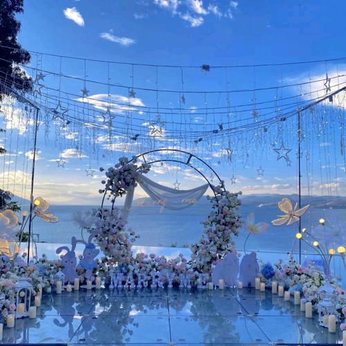 山头芊芊，葵花独立，只向阳