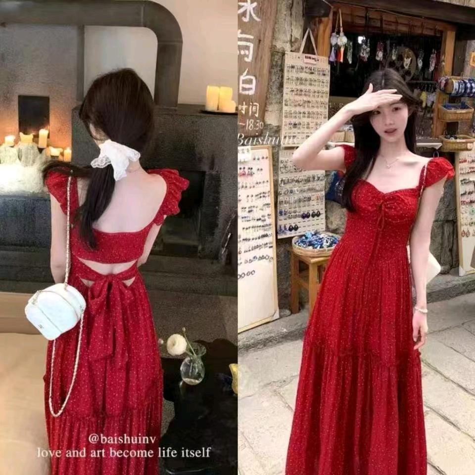 平玉县永乐大市场，店名秋水伊人，卖女装