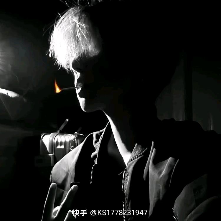 水中的鱼儿，随他游