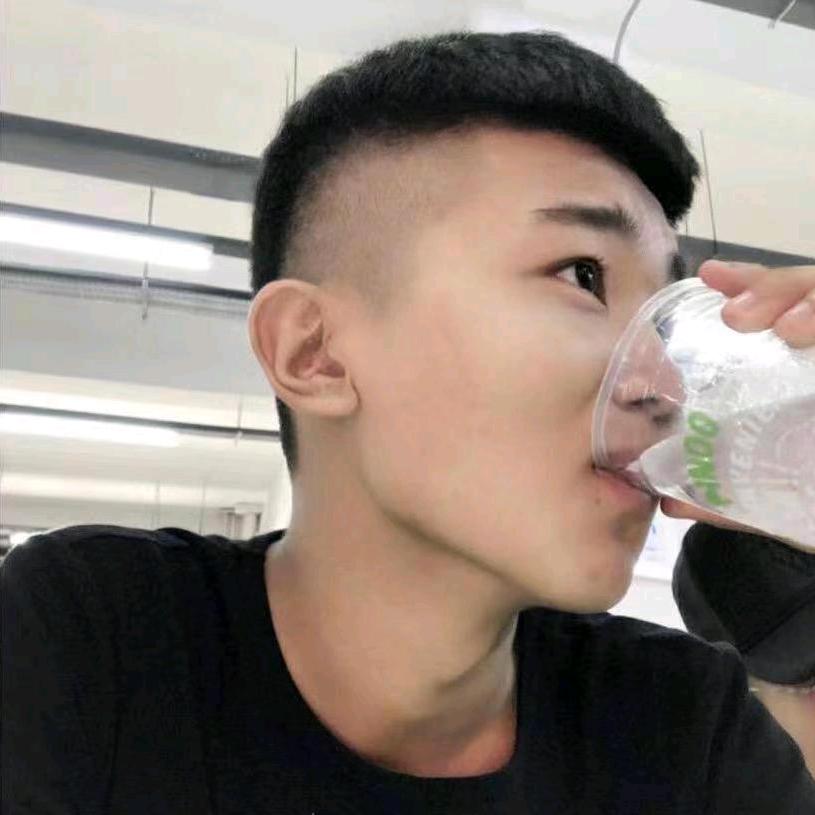 董震.