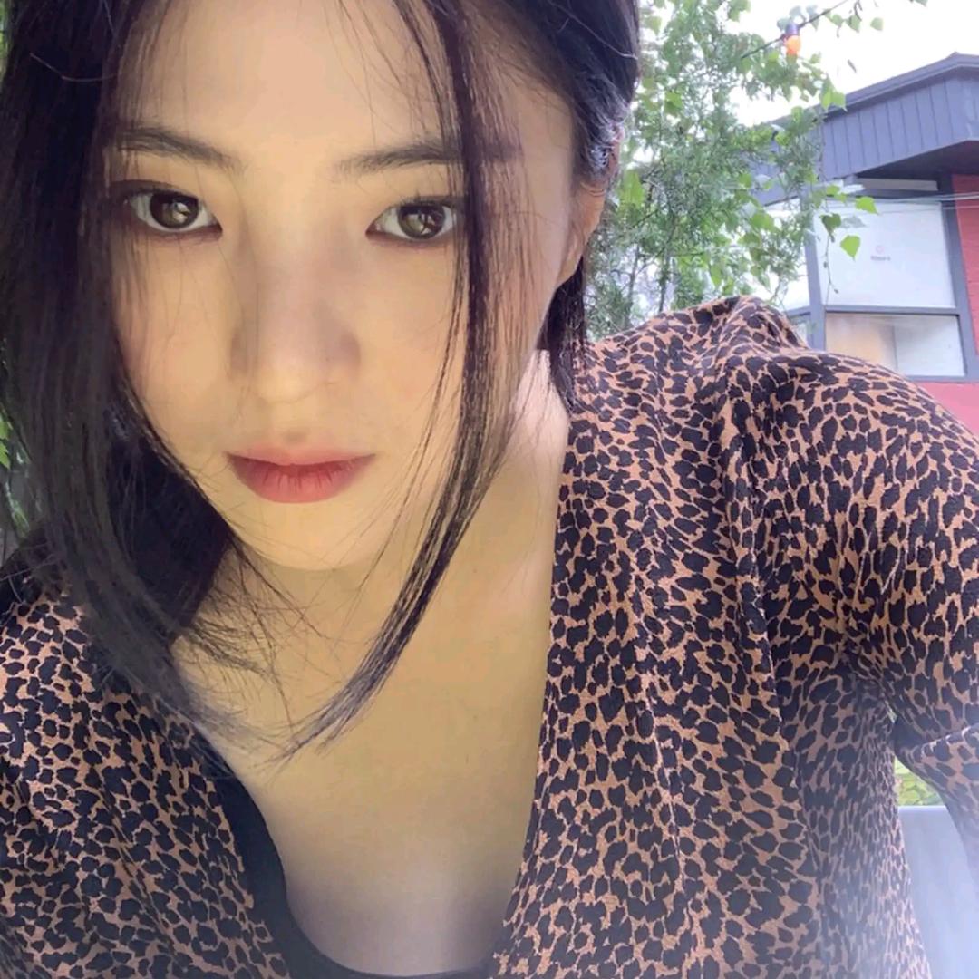 @爱卜海鲜的小雯（可思）