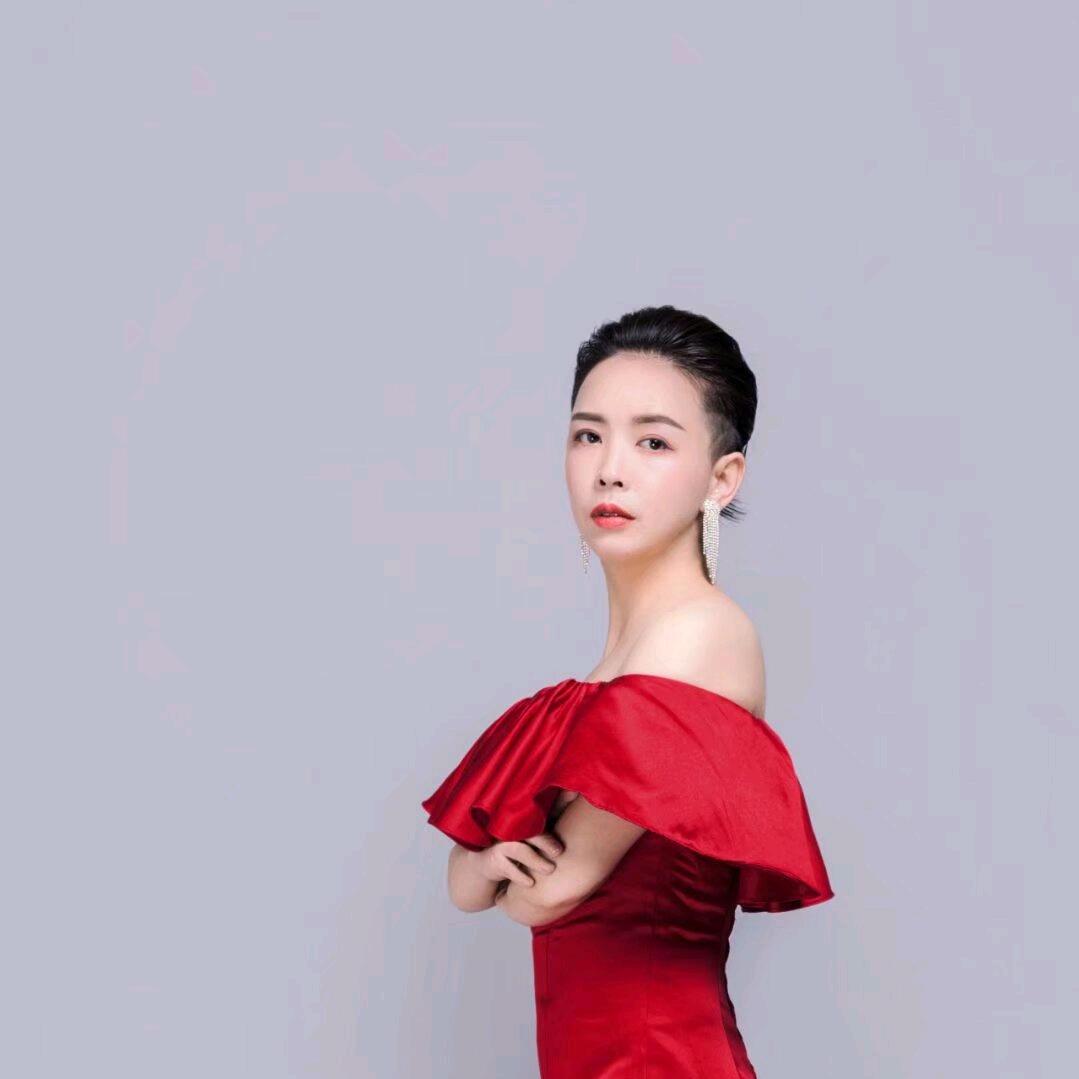 黄石做眉毛的英子
