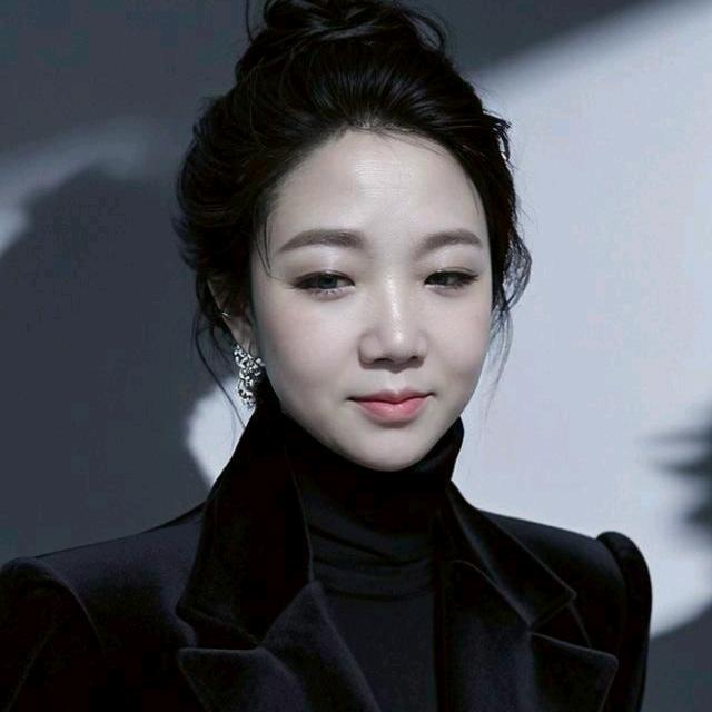 文英，爱别人不如爱自己