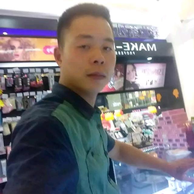 充 电 宝
