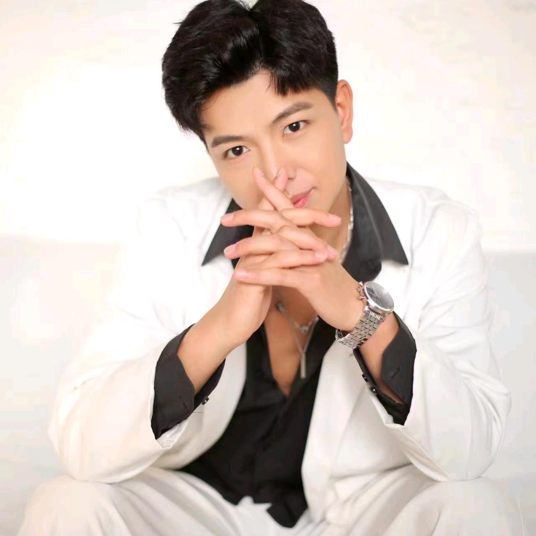 名日兴《小明发型设计》