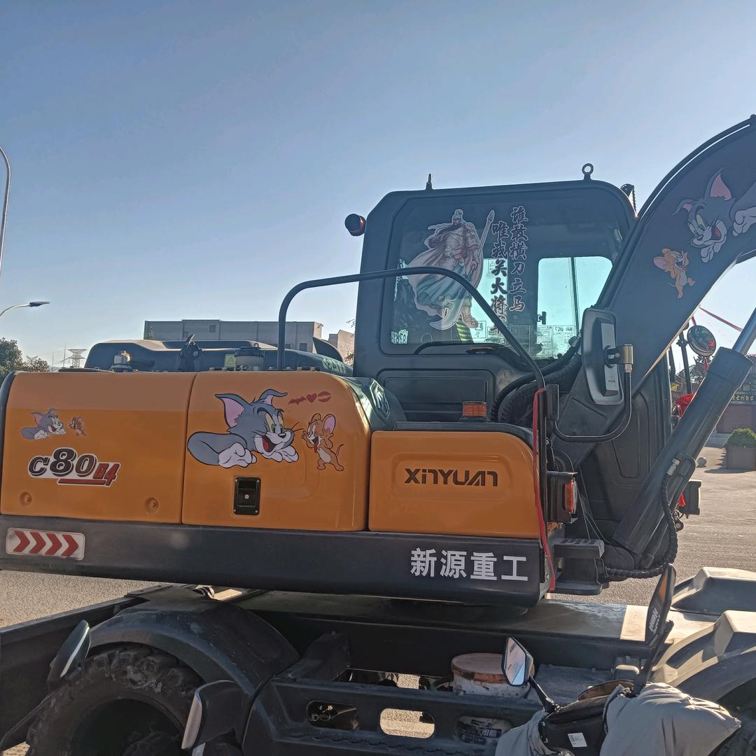 轮式挖机出租，抓木器，破碎锤大小斗