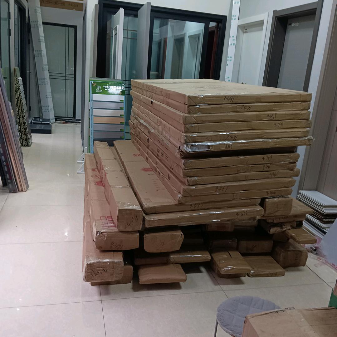 咸阳朱姐玻璃门木门店吊顶店