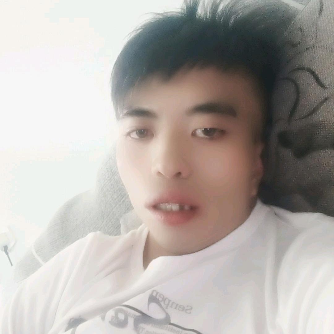 农村残疾人养牛生活中