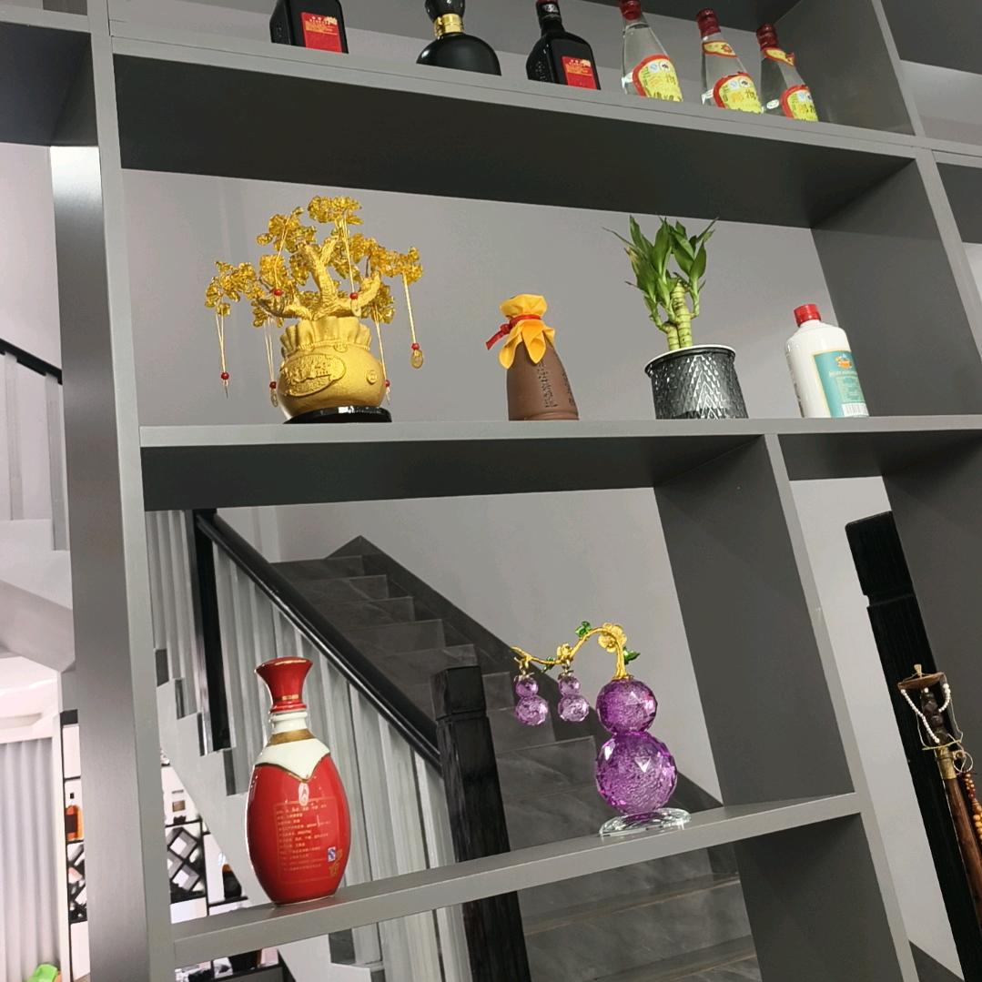 礼遇荣张Zhang Royal